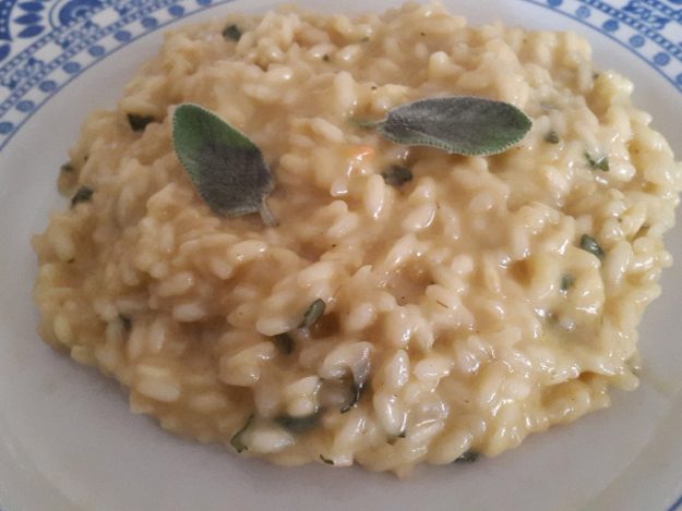 Riseria Re Carlo - Risotto alla salvia - Foto particolare (close-up) ricetta impiattata