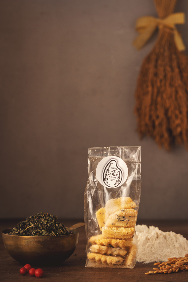 Riseria Re Carlo - Biscotti di Riso al Tè Nero e Frutti di Bosco - l'autentico riso vercellese di qualità - confezioni da 200gr - Foto di FabioScaliciPhotography